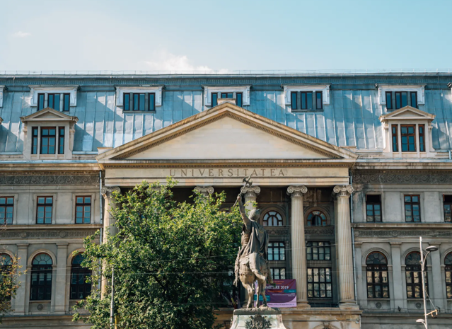 Facultățile de Istorie din România protestează împotriva reducerii orelor.