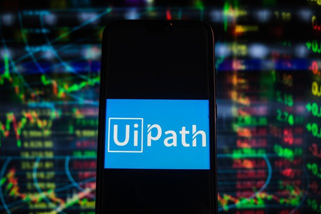 Bursă. UiPath a început 2025 cu succes creștere de 11% în prima lună