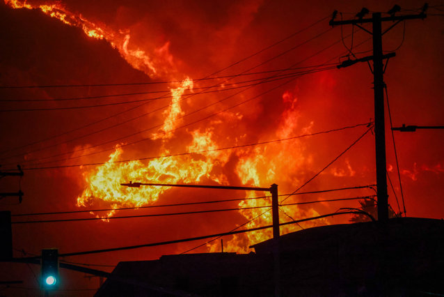 Incendiile din Los Angeles sunt complet controlate după trei săptămâni.