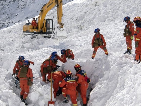 Cinci schiori și-au pierdut viața în Alpii francezi din cauza unor avalanșe.